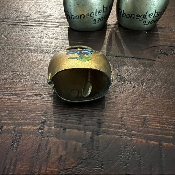 Hand-Painted Floral Vintage Swiss Mini Brass Cow Bells (1950’s) - Picture 3 of 3